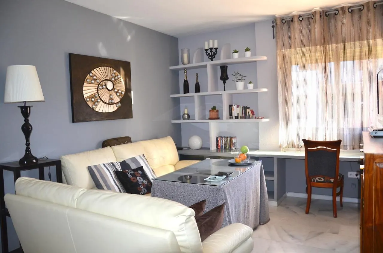 Cozy Apartment & Free Parking contacts
